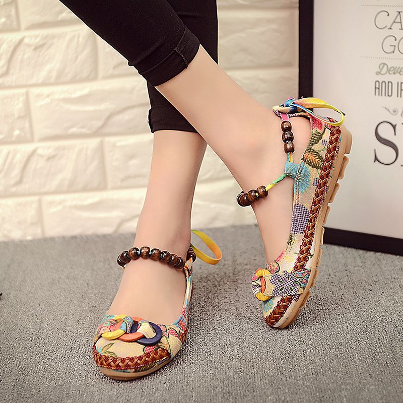 Ethnic style shoes embroidered with beads and lace